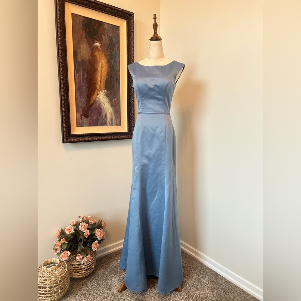 Blue Sleeveless Bateau Neckline Gown for Weddings